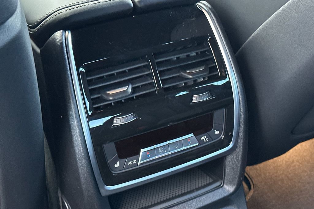 New 2026 BMW X7 M60i image 13