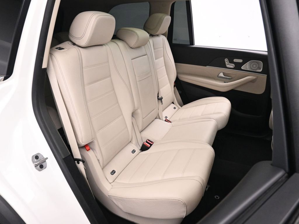 Used 2021 Mercedes-Benz GLS 450 4MATIC image 24