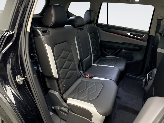 Used 2024 Volkswagen Atlas Peak Edition SE image 18