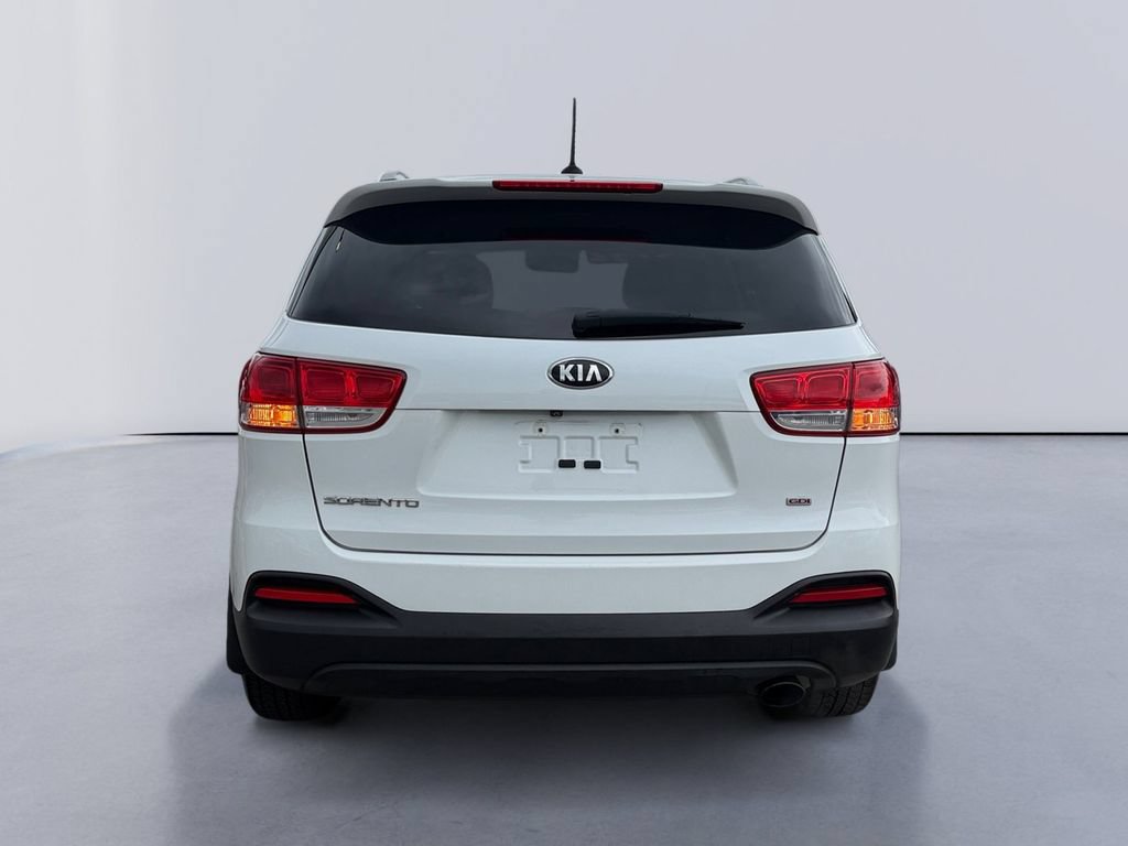 Used 2016 Kia Sorento FWD image 4