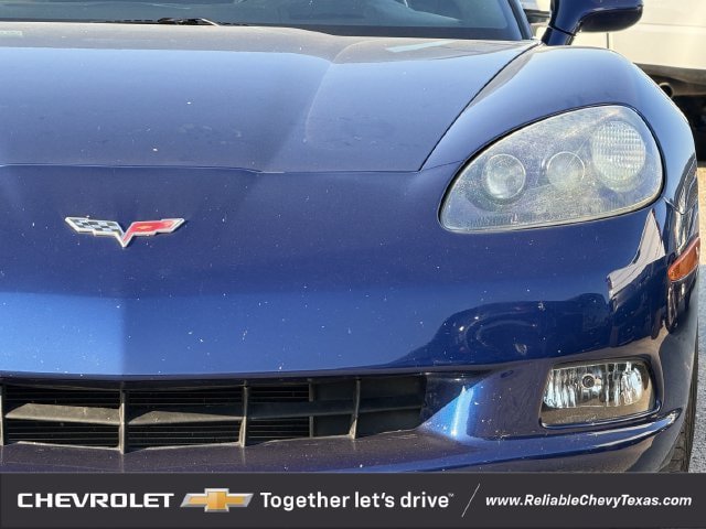 Used 2005 Chevrolet Corvette Coupe w/ Preferred Equipment Group RWD image 9