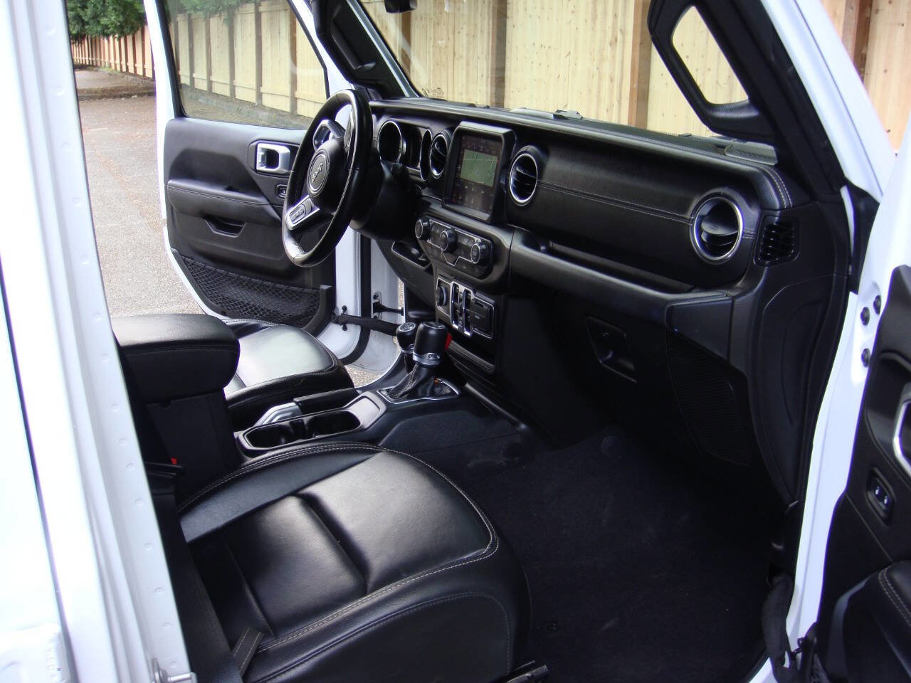 Used 2022 Jeep Wrangler Unlimited Sahara w/ Cold Weather Group image 16