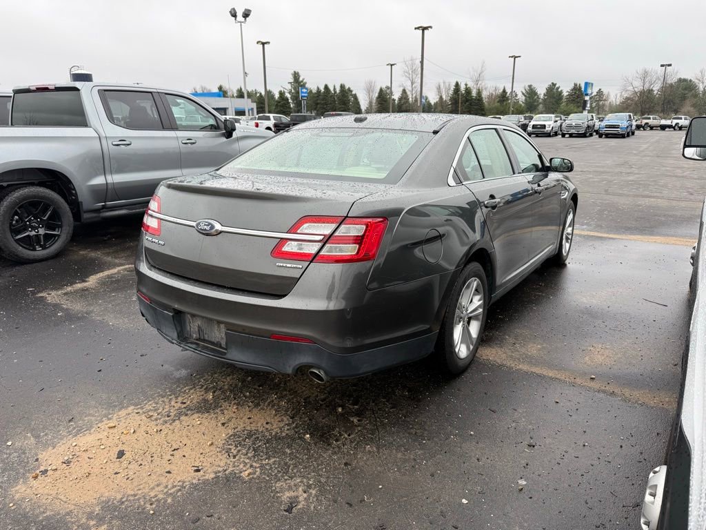 Used 2017 Ford Taurus SE image 3