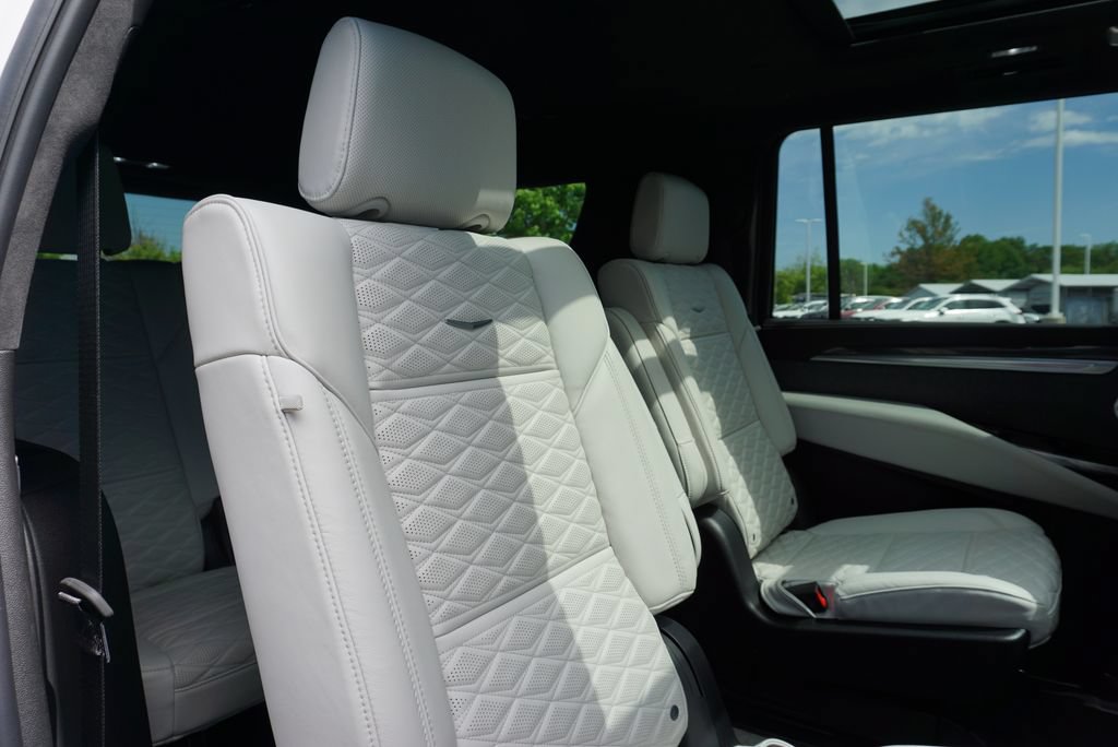 Used 2025 Cadillac Escalade ESV V AWD/4WD image 49