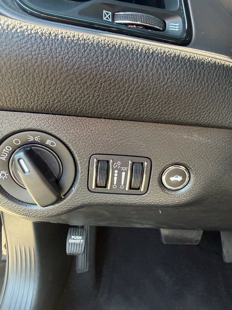 Used 2023 Dodge Challenger SXT RWD image 17