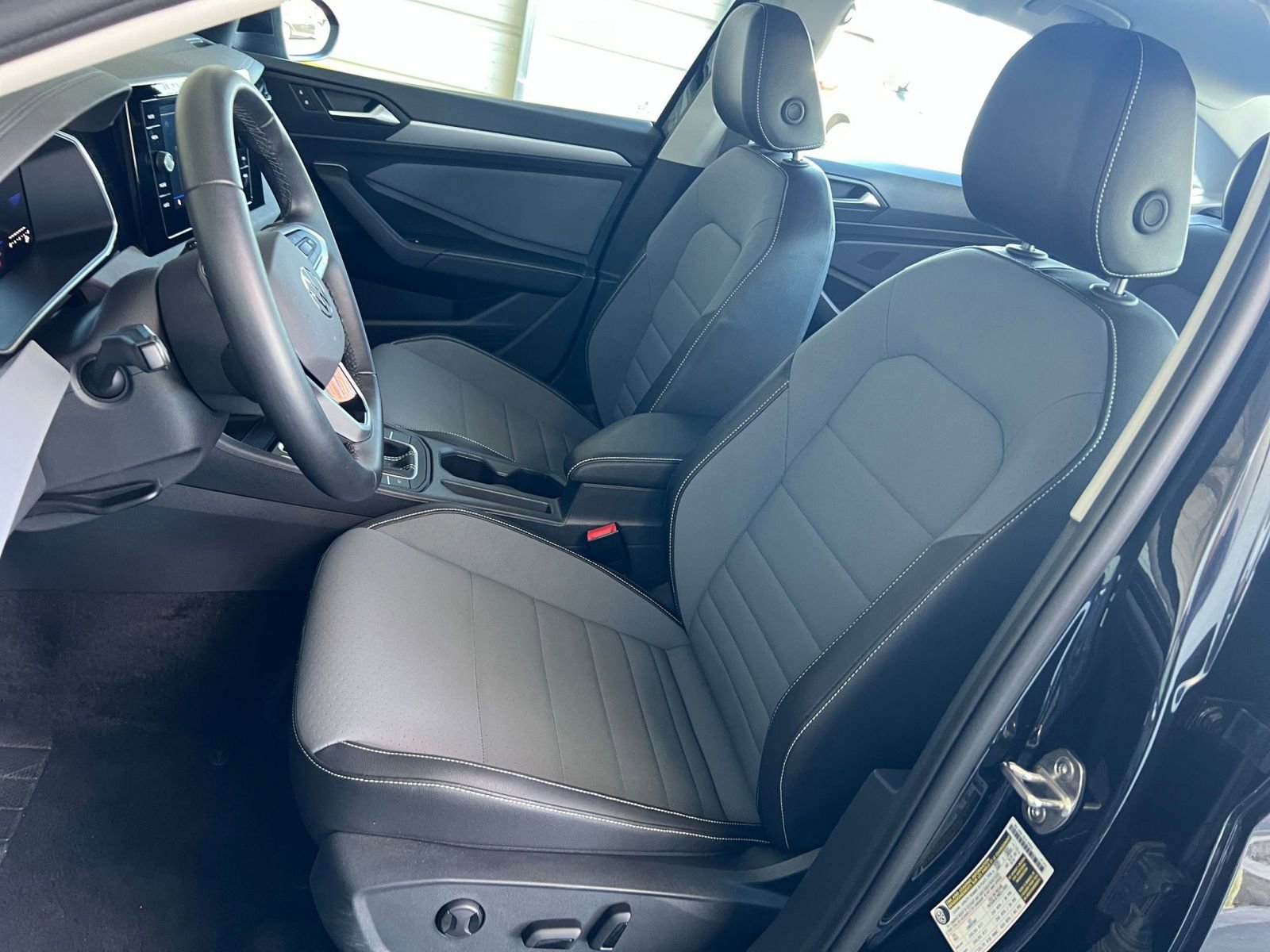 Used 2025 Volkswagen Jetta SE image 35