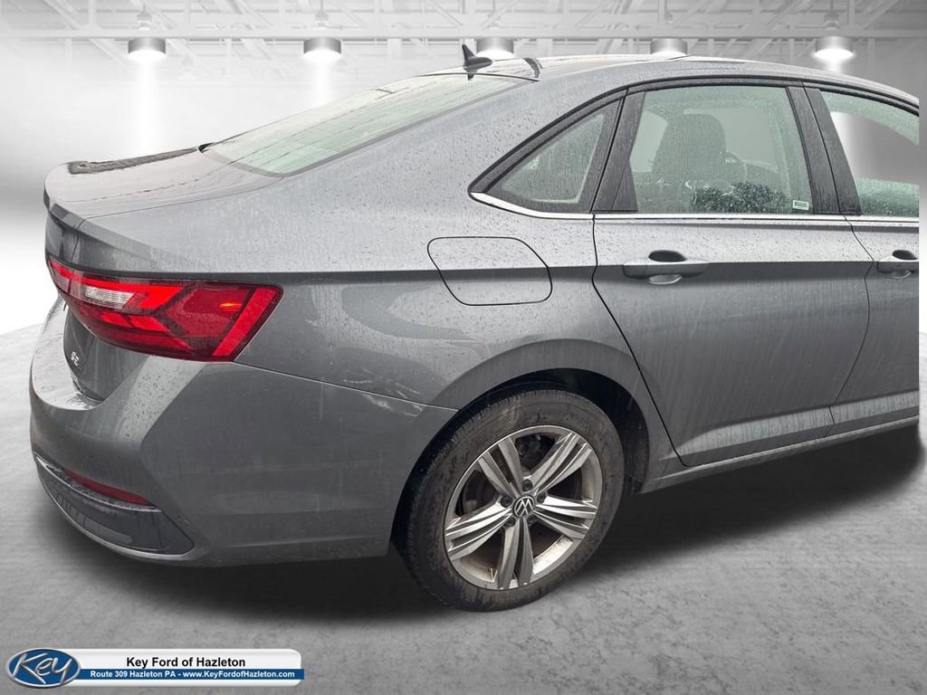 Used 2024 Volkswagen Jetta SE image 9