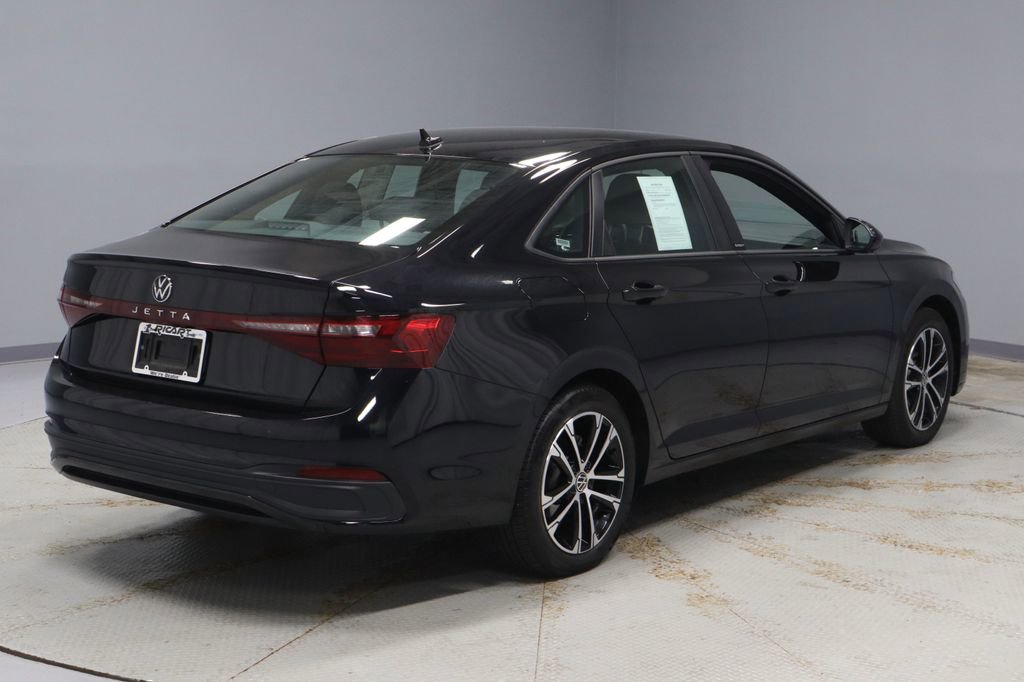 Used 2025 Volkswagen Jetta Sport FWD image 8