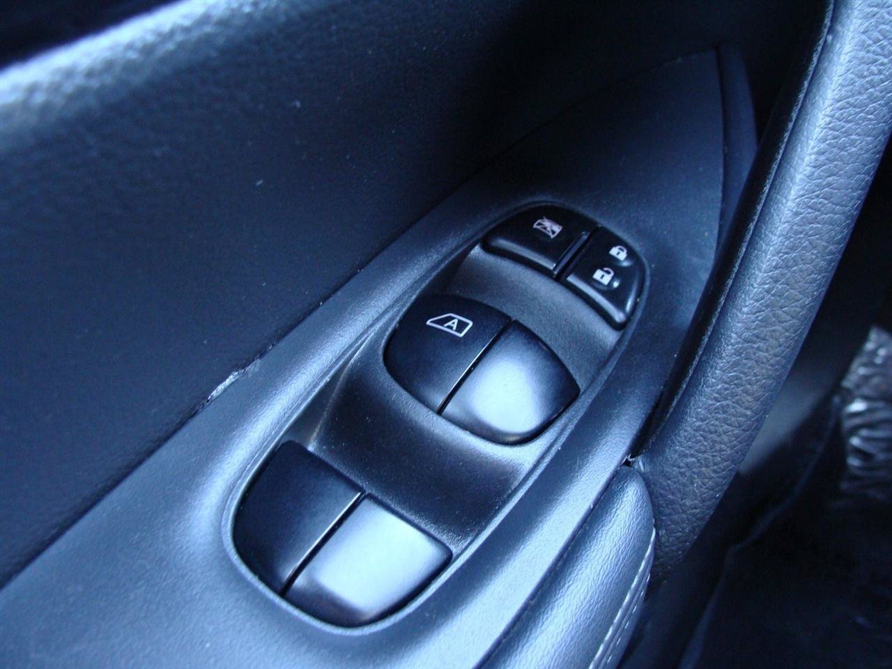 Used 2018 Nissan Rogue S AWD/4WD image 22