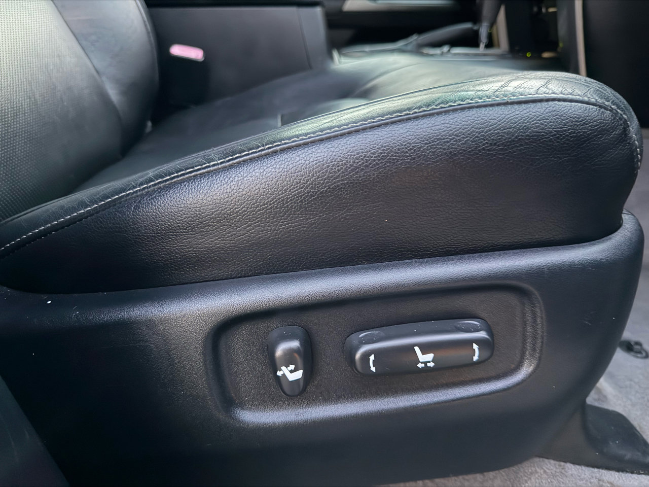 Used 2013 Toyota Land Cruiser image 35