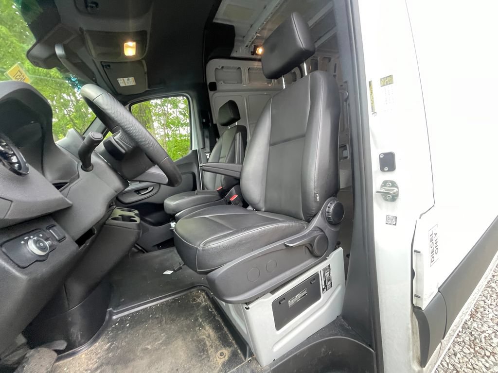 Used 2025 Mercedes-Benz Sprinter 2500 image 15