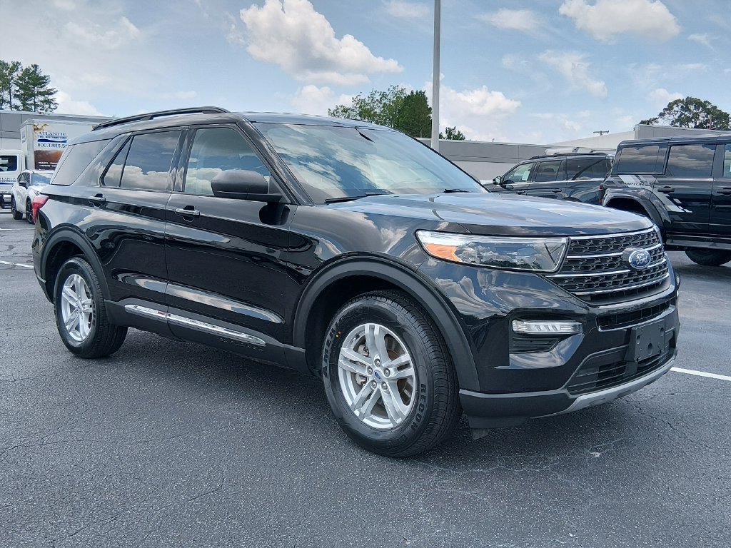 Certified 2023 Ford Explorer XLT w/ Equipment Group 202A AWD/4WD image 2