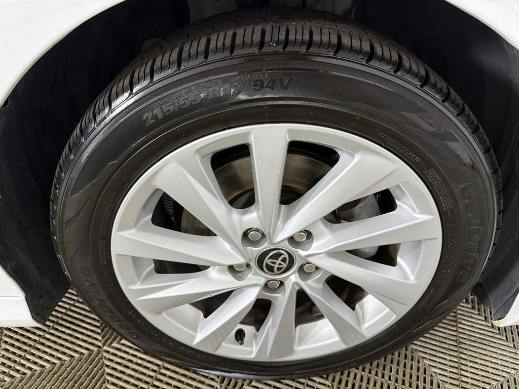 Used 2021 Toyota Camry LE FWD image 12