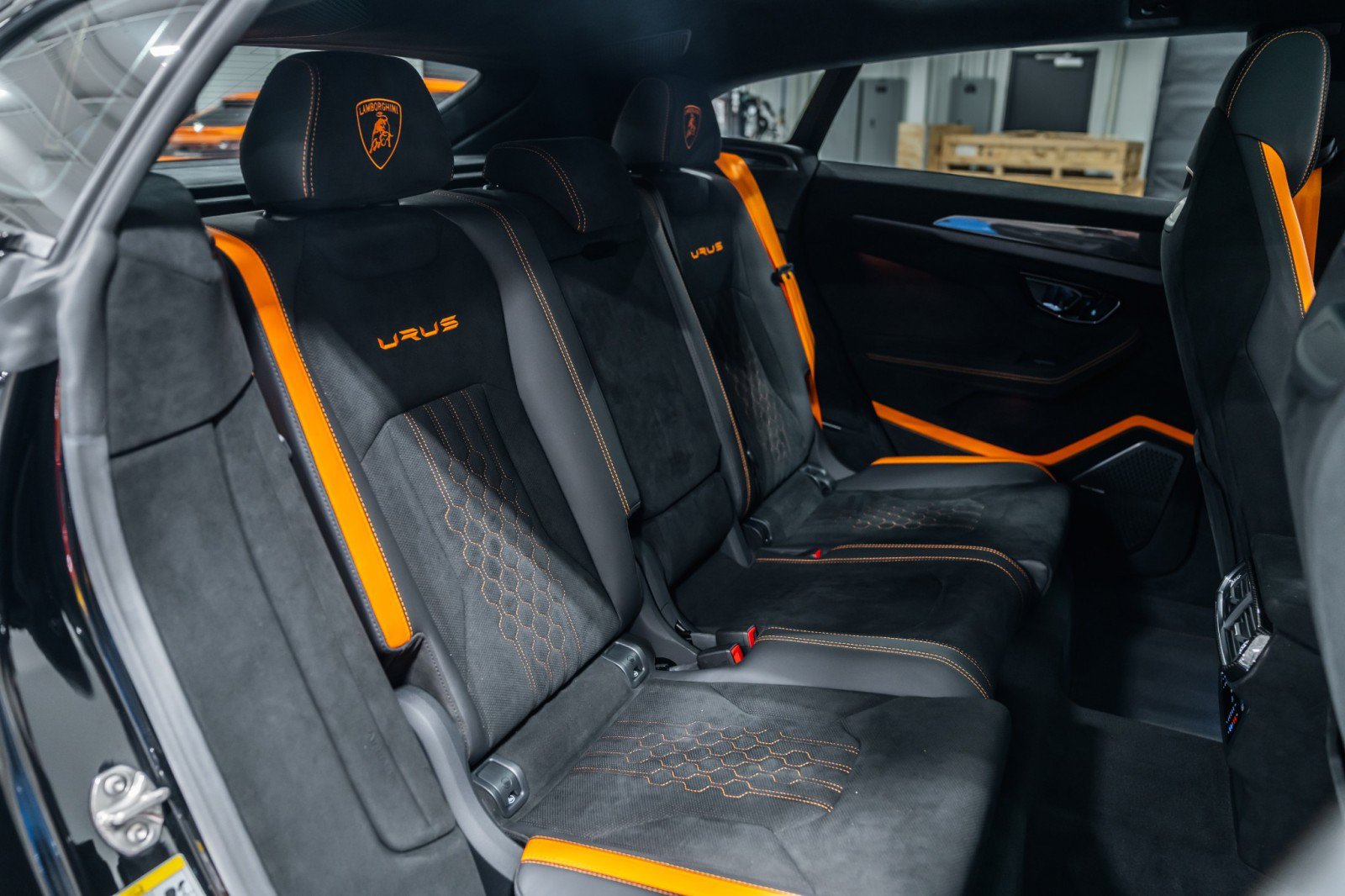 Used 2024 Lamborghini Urus Performante AWD/4WD image 30