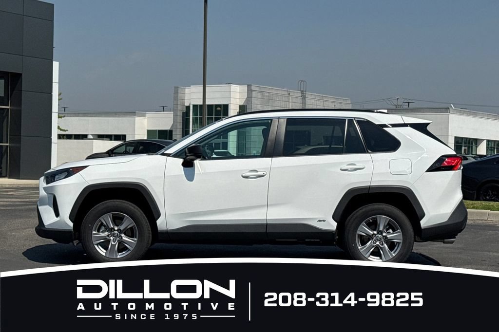 Used 2022 Toyota RAV4 LE AWD/4WD image 7