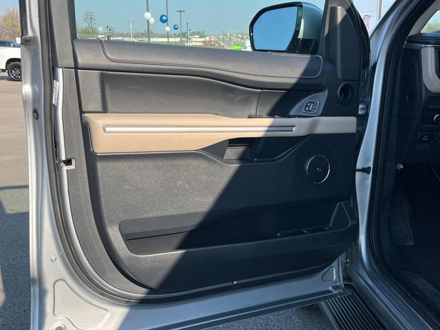 Used 2024 Ford Expedition Max Limited image 33