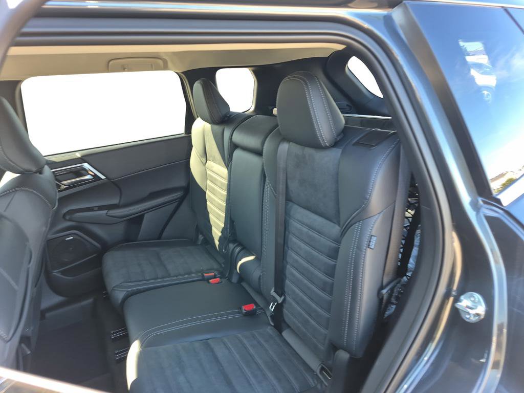 New 2026 Mitsubishi Outlander SE image 27
