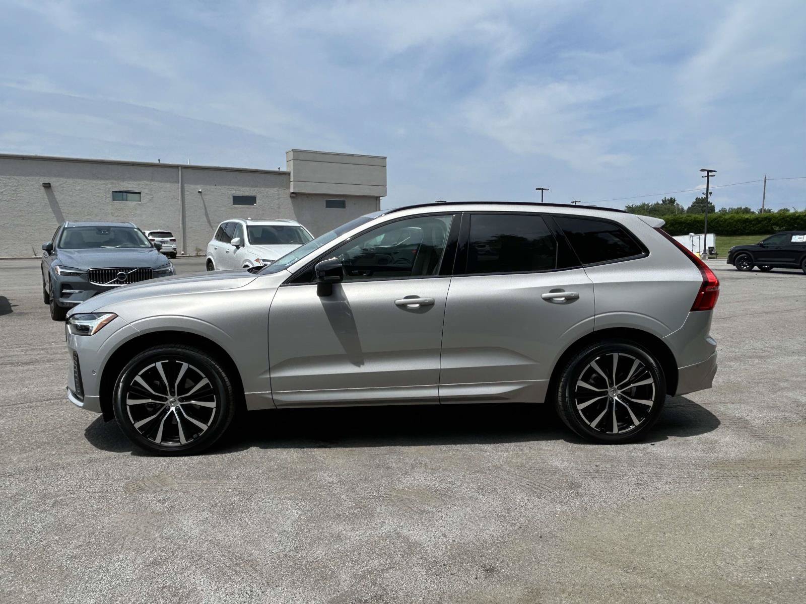 Certified 2025 Volvo XC60 B5 Ultra AWD/4WD image 6