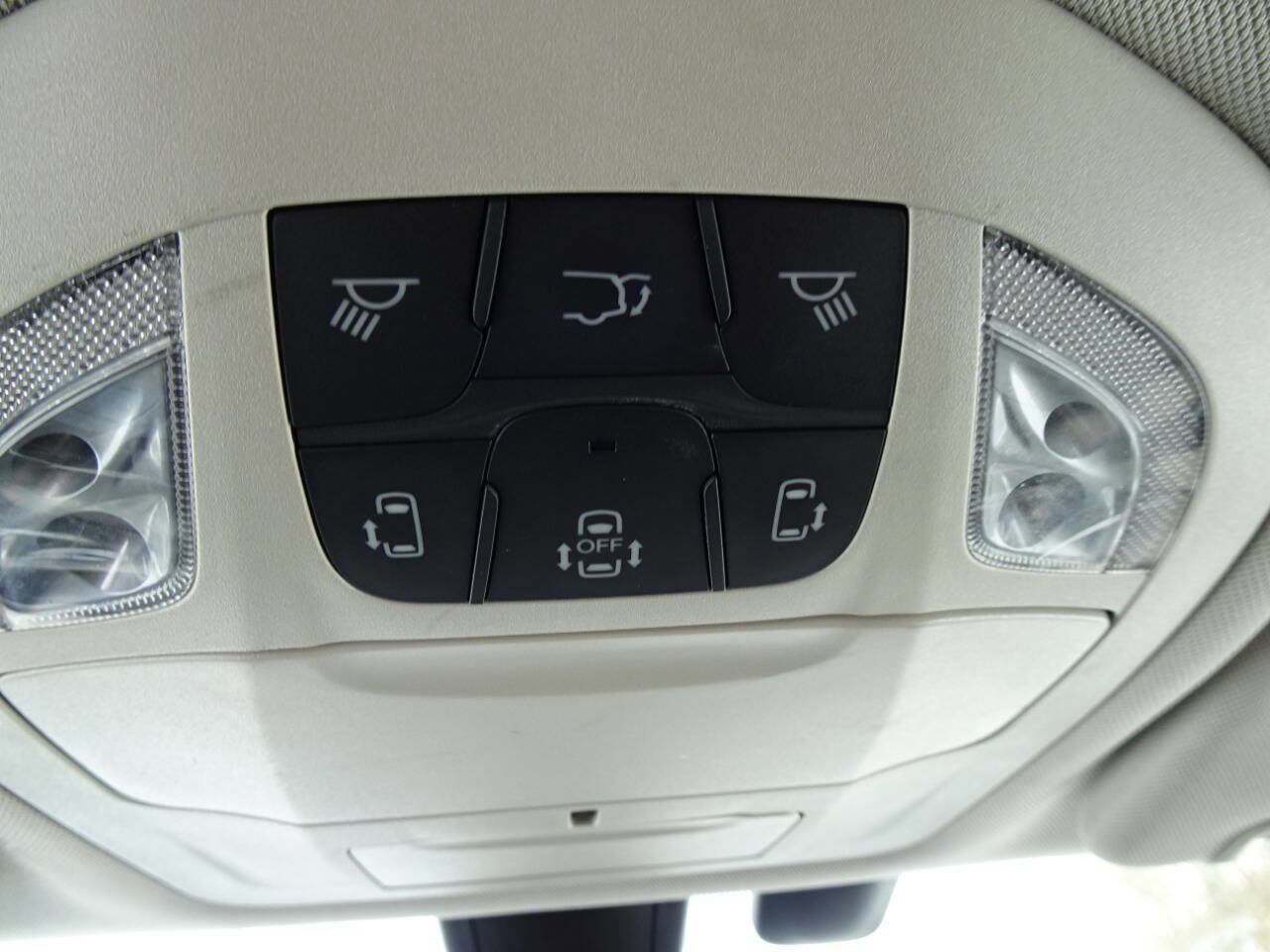 Used 2019 Chrysler Pacifica Touring Plus w/ Tire & Wheel Group image 27