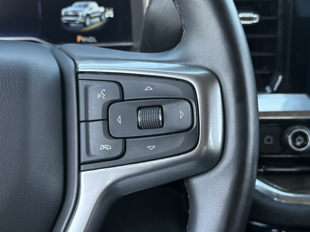 Used 2023 Chevrolet Silverado 1500 LT AWD/4WD image 14