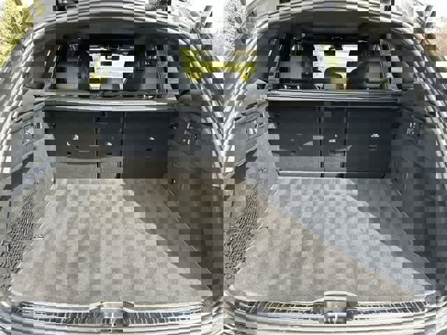 Used 2025 Mercedes-Benz GLC 300 4MATIC image 23