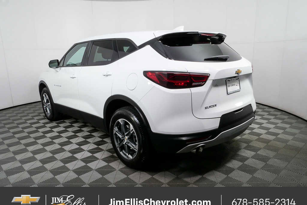 Certified 2025 Chevrolet Blazer LT image 3