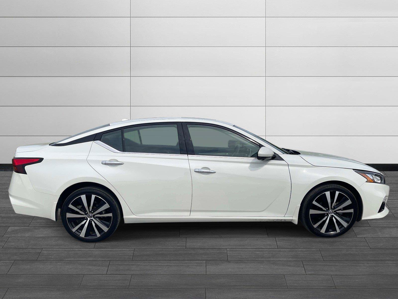 Used 2021 Nissan Altima 2.5 Platinum AWD/4WD image 2