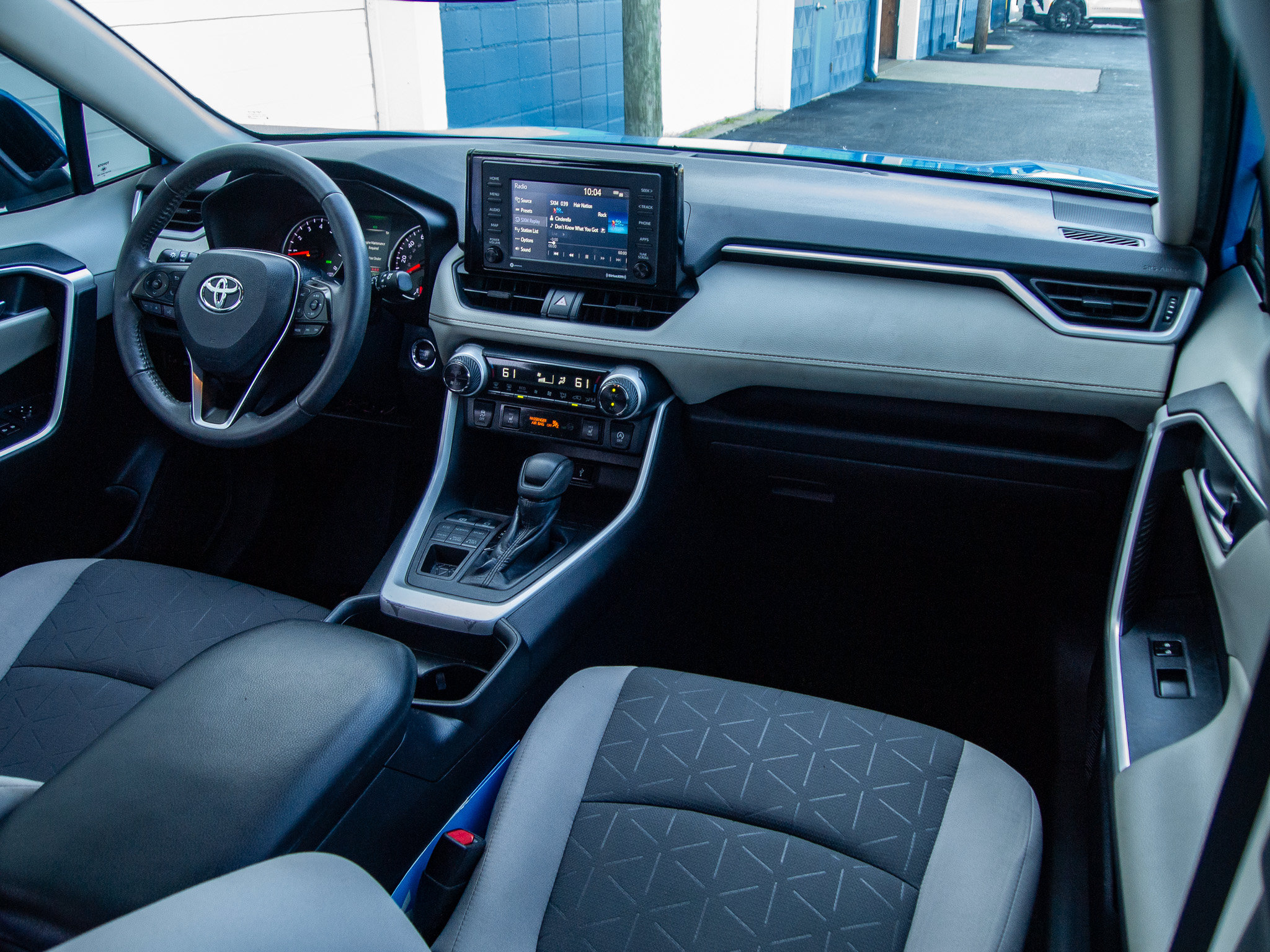 Used 2020 Toyota RAV4 XLE w/ XLE Grade Weather Package AWD/4WD image 27