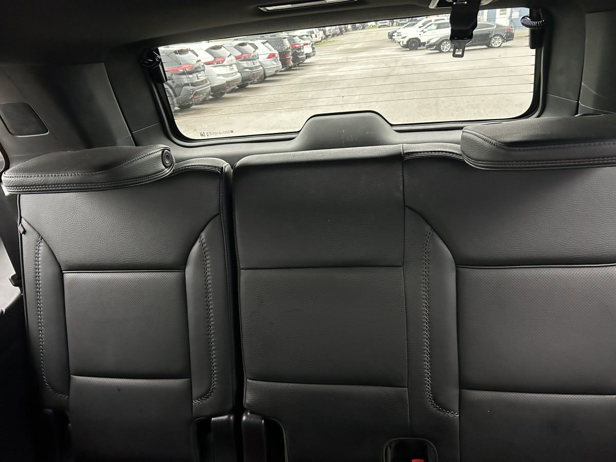 Used 2023 Chevrolet Suburban Z71 w/ Luxury Package AWD/4WD image 12