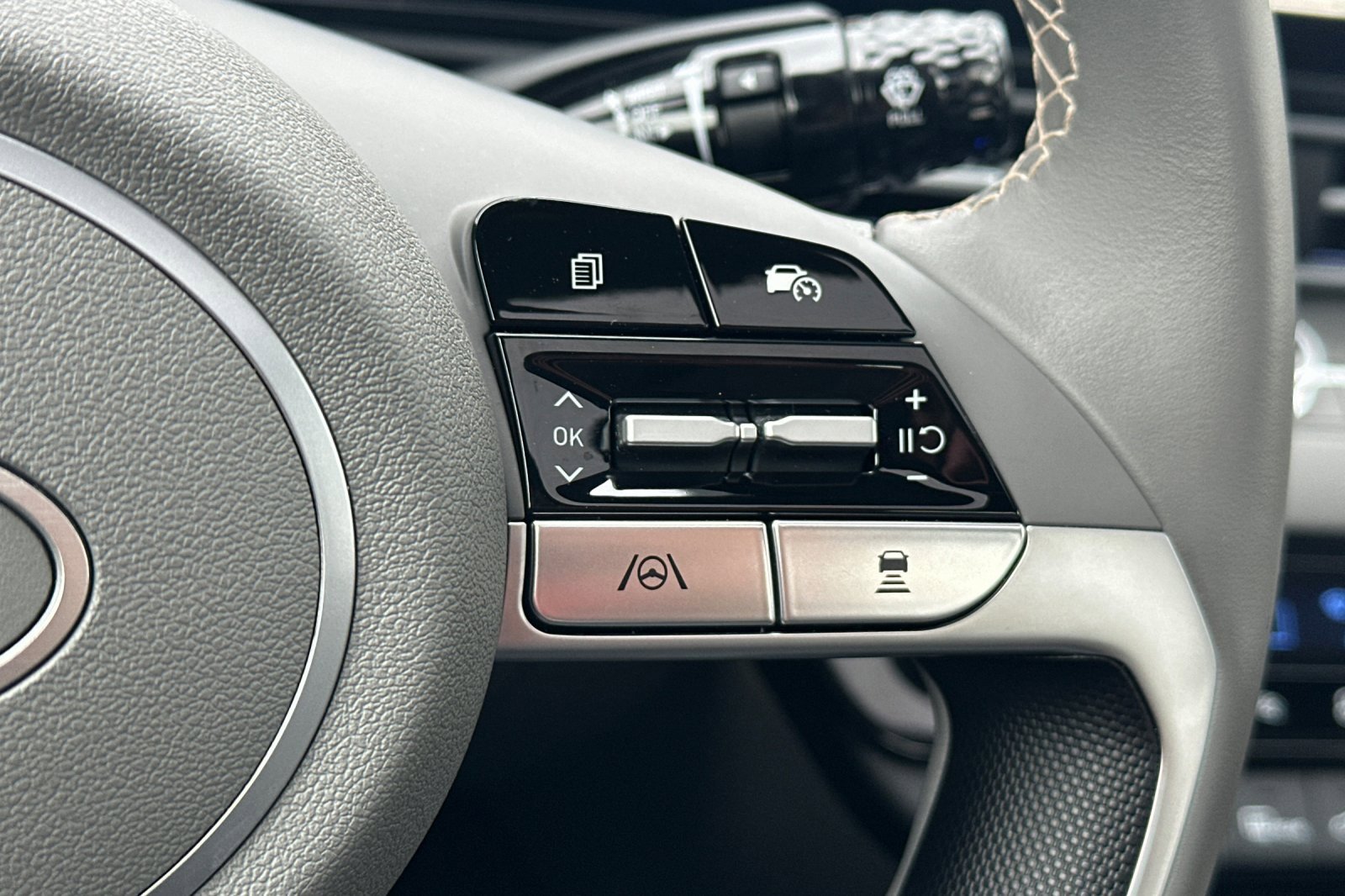 Used 2024 Hyundai Elantra SEL w/ Convenience Package image 25