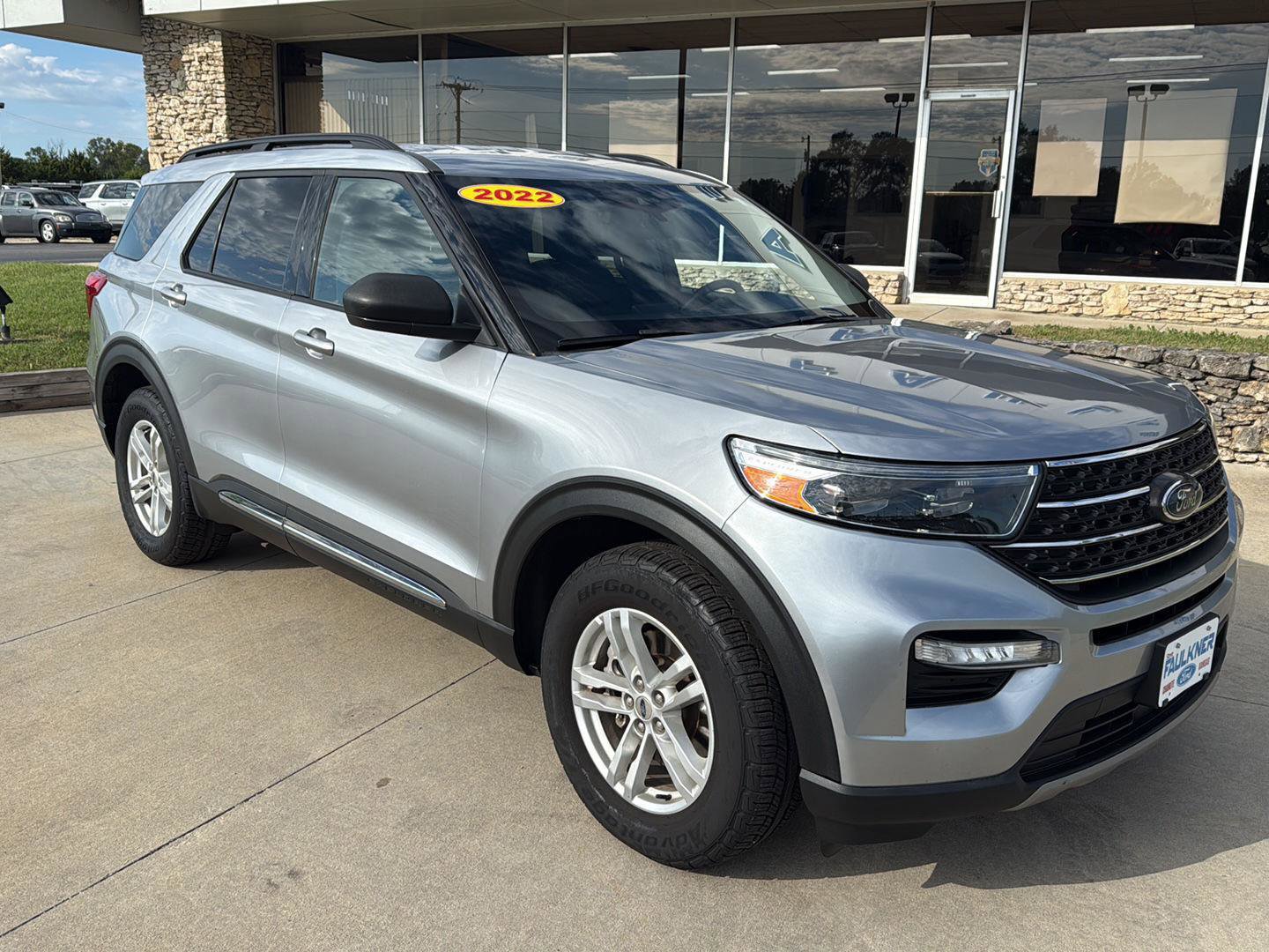 Used 2022 Ford Explorer XLT w/ Equipment Group 202A image 1