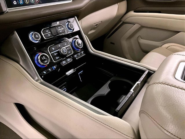Used 2021 GMC Yukon Denali w/ Denali Ultimate Package AWD/4WD image 16