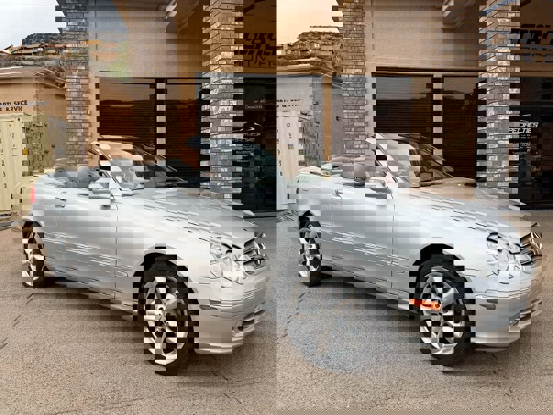 Used 2005 Mercedes-Benz CLK 320 Cabriolet image 1