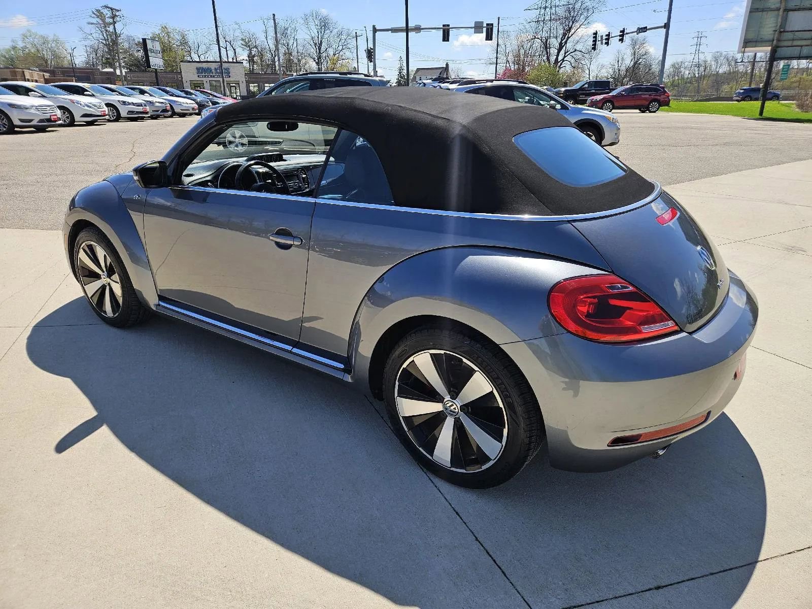 Used 2015 Volkswagen Beetle R-Line FWD image 8