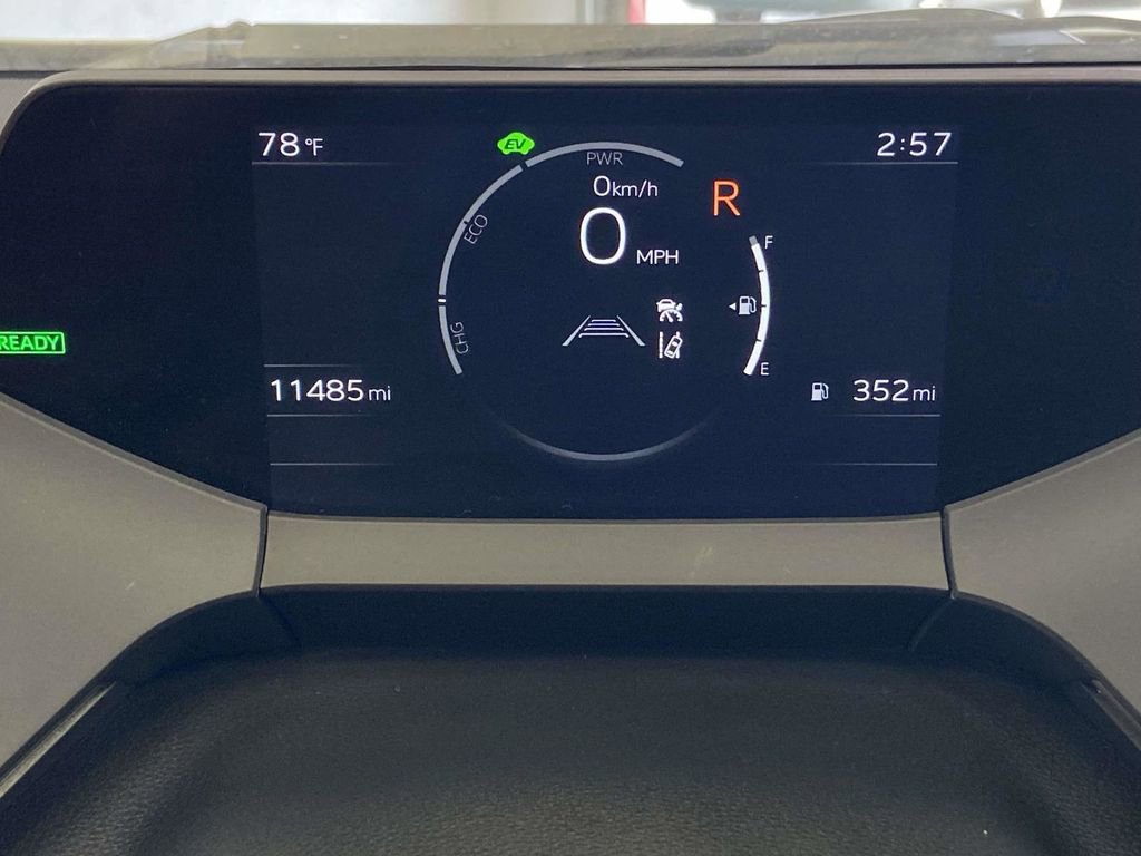 Used 2025 Toyota Prius LE FWD image 29