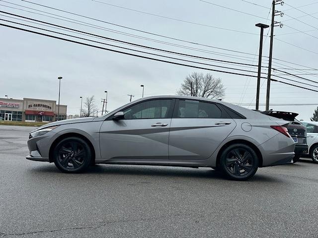 Used 2023 Hyundai Elantra SEL image 3