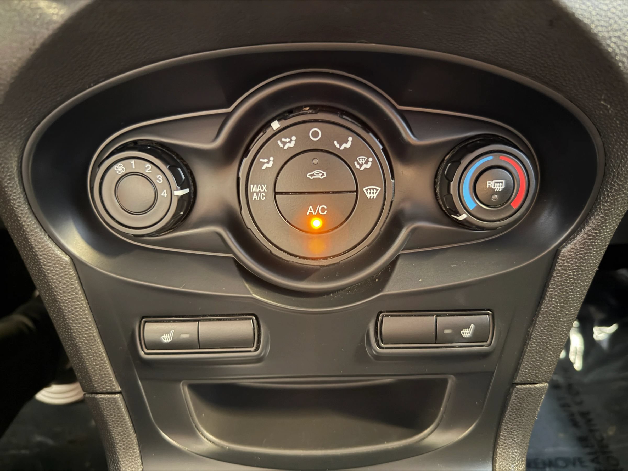 Used 2012 Ford Fiesta SE w/ Super Fuel Economy Pkg FWD image 19