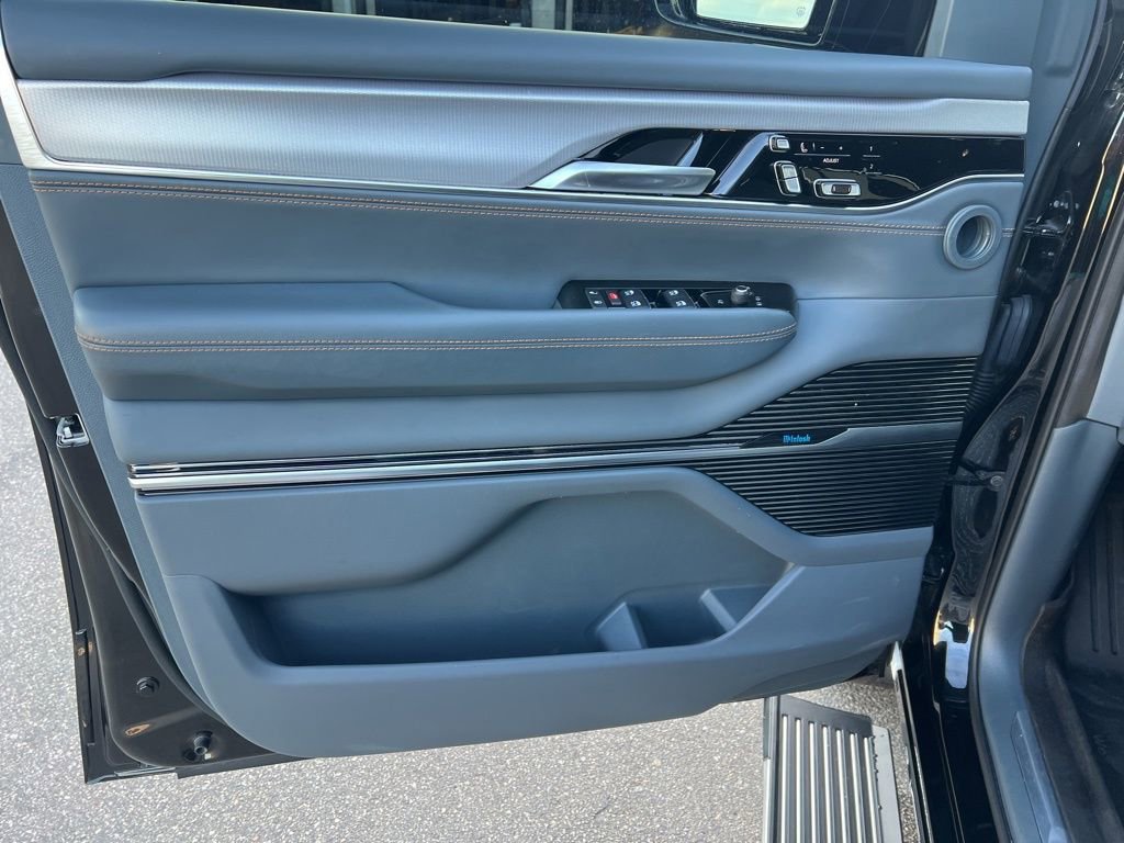 Used 2022 Jeep Grand Wagoneer Series III w/ Flexible Seating Group image 36