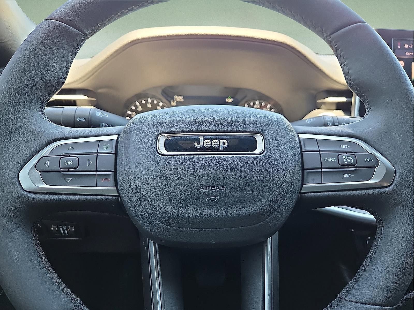 Used 2025 Jeep Compass Latitude AWD/4WD image 24