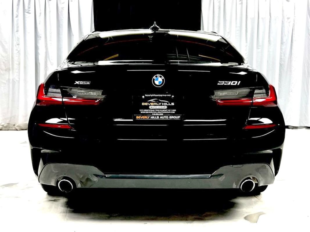 Used 2022 BMW 330i xDrive Sedan w/ M Sport Package image 7
