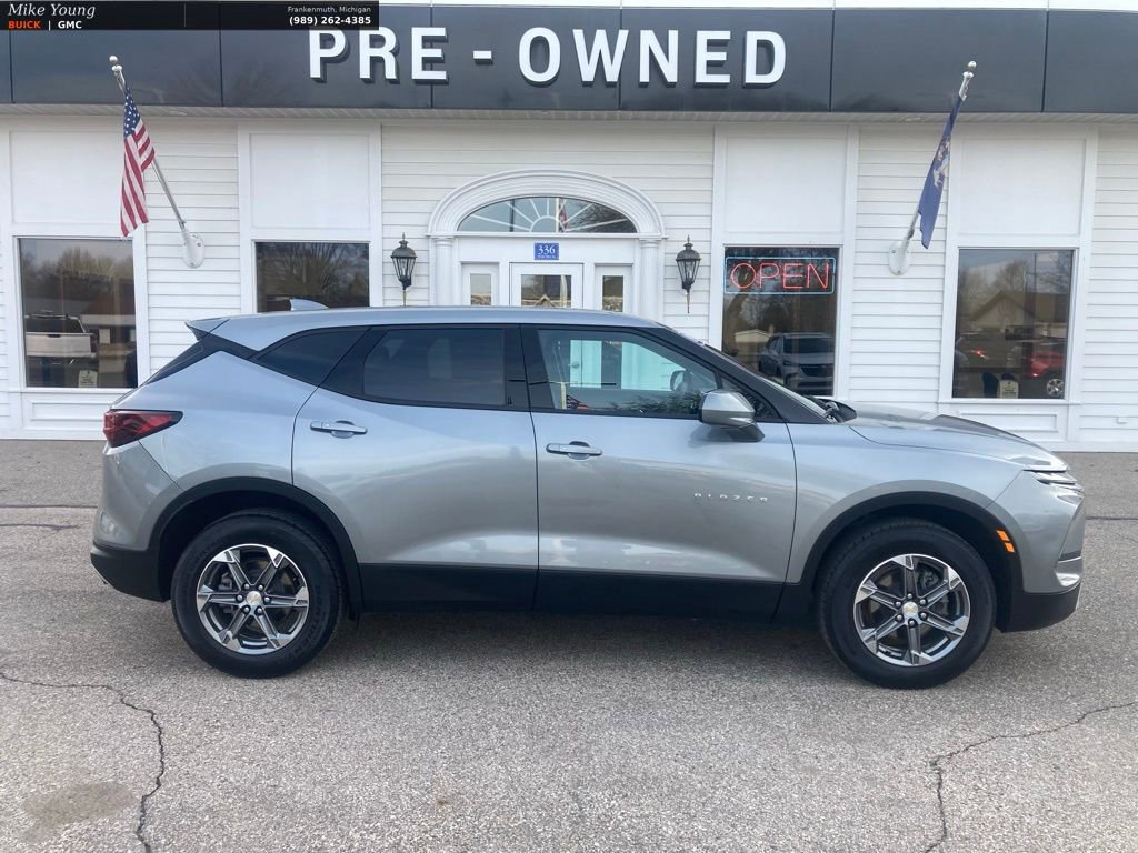 Used 2023 Chevrolet Blazer LT w/ Driver Confidence Package image 4