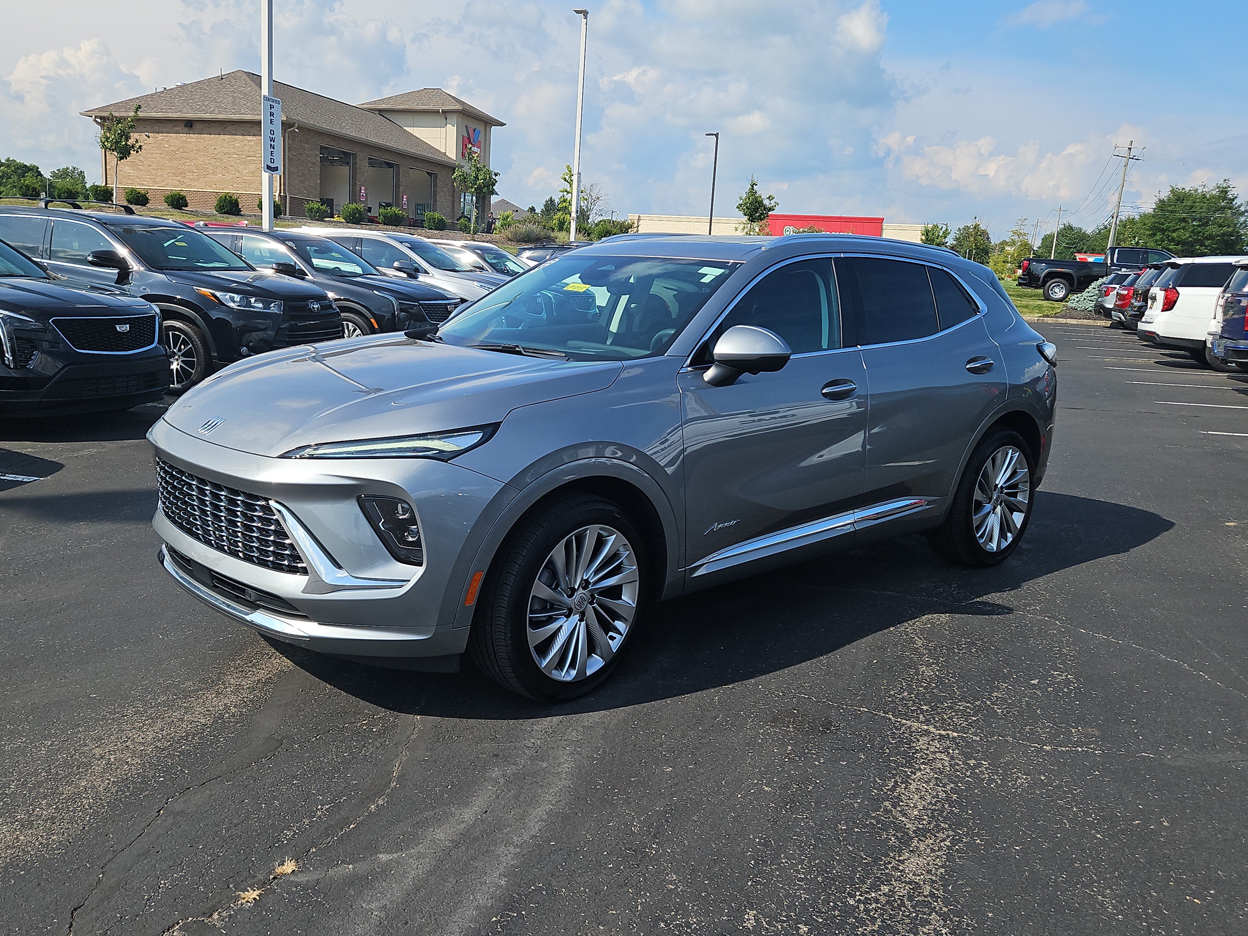 Used 2025 Buick Envision Avenir AWD/4WD image 2