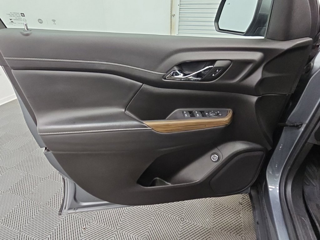 Used 2022 GMC Acadia SLE w/ Driver Convenience Package FWD image 29
