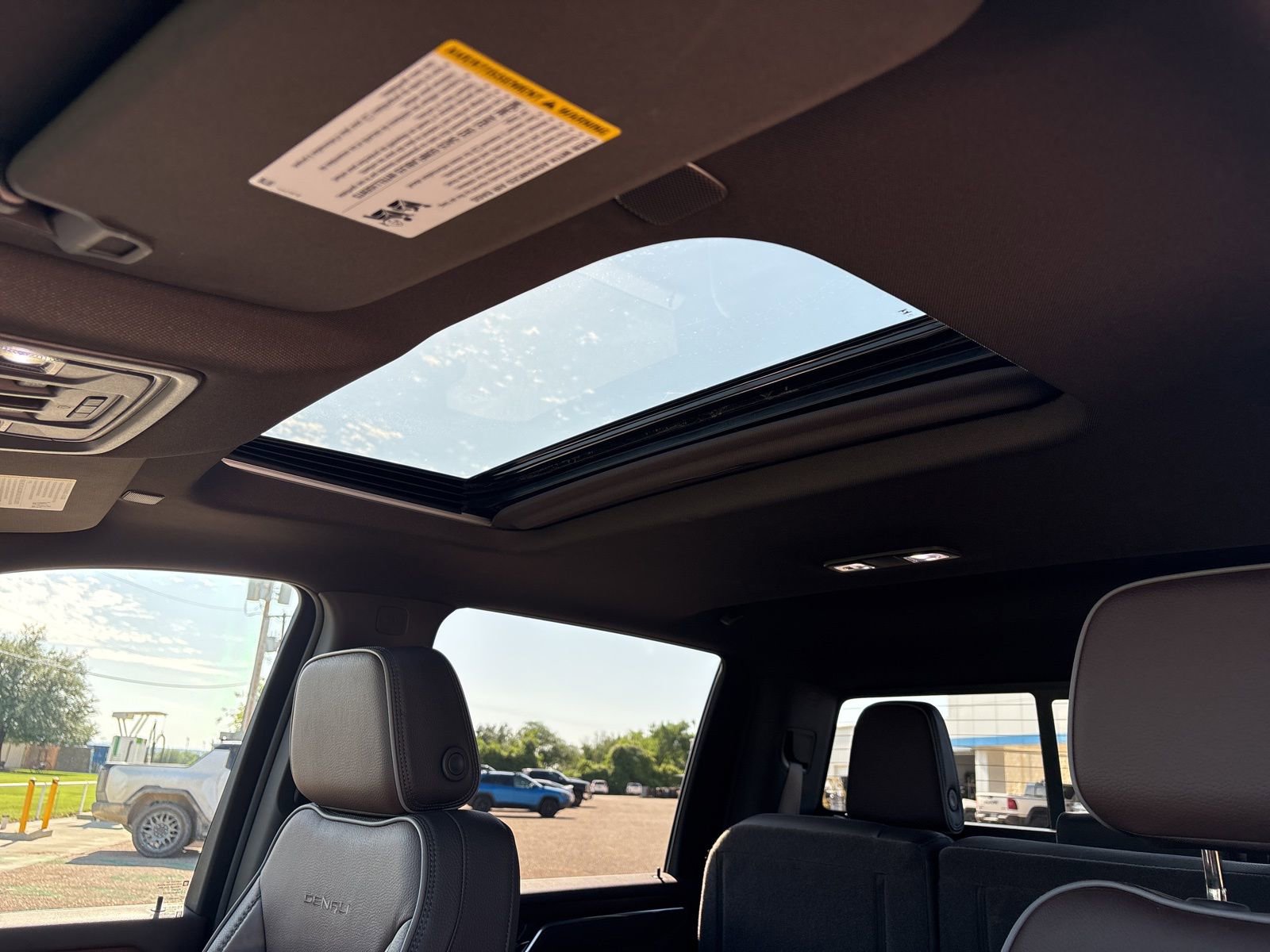 Used 2025 GMC Sierra 2500 Denali w/ Denali Reserve Package AWD/4WD image 11