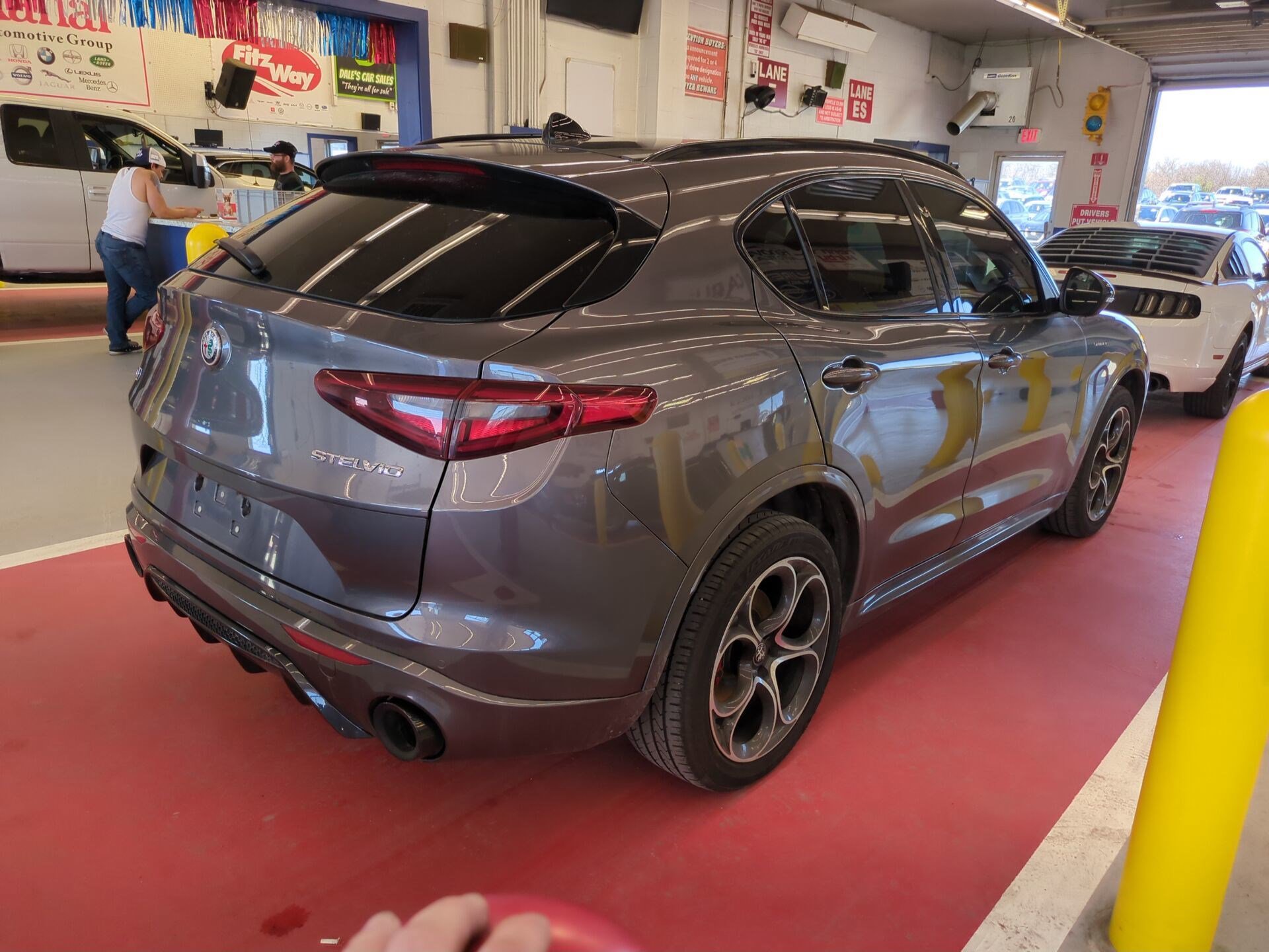 Used 2023 Alfa Romeo Stelvio Veloce image 4
