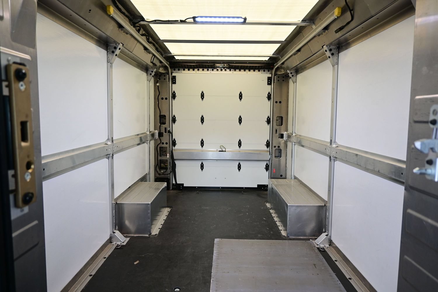 Used 2024 Chevrolet Brightdrop 600 w/ Commercial Equipment Package AWD/4WD image 30