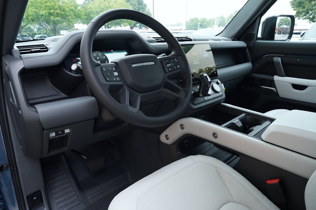 New 2026 Land Rover Defender 110 X-Dynamic SE AWD/4WD image 14