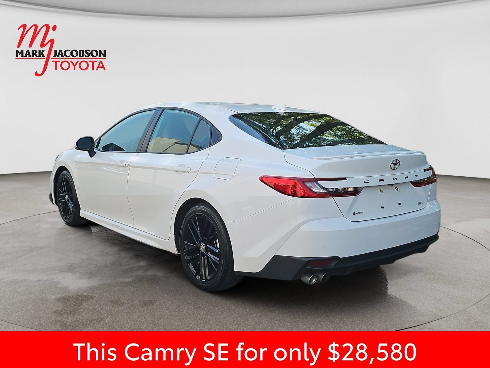 Used 2025 Toyota Camry SE FWD image 14
