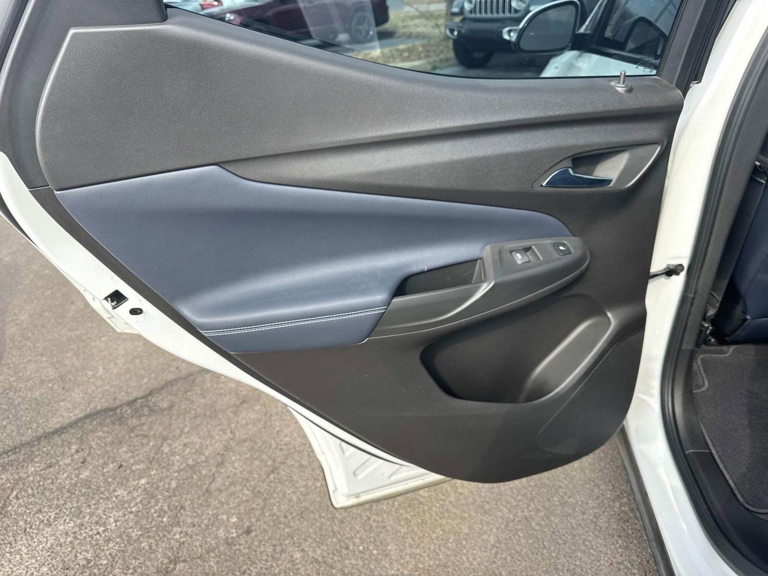 Used 2022 Chevrolet Bolt EUV Premier w/ Sun & Sound Package image 19