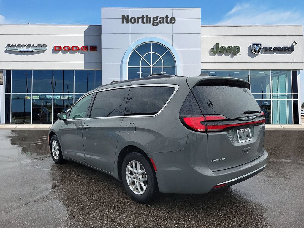 Used 2022 Chrysler Pacifica Touring-L FWD image 3